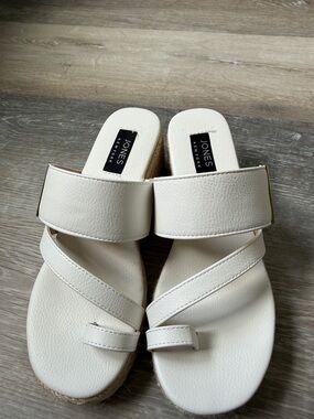 Jones New York Cream Slide Sandals with Toe Loop